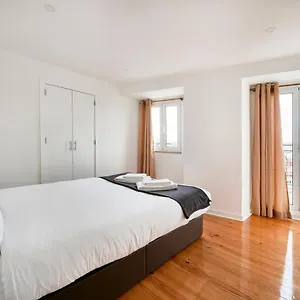 Cozy Flat In Santa Apolonia , Lisboa Portugal